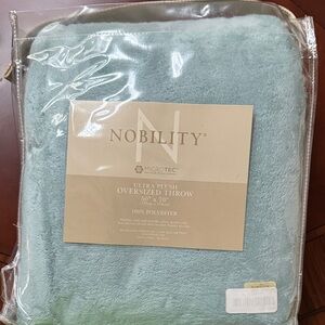 Nobility Ultra Plush Oversized Throw - Blue